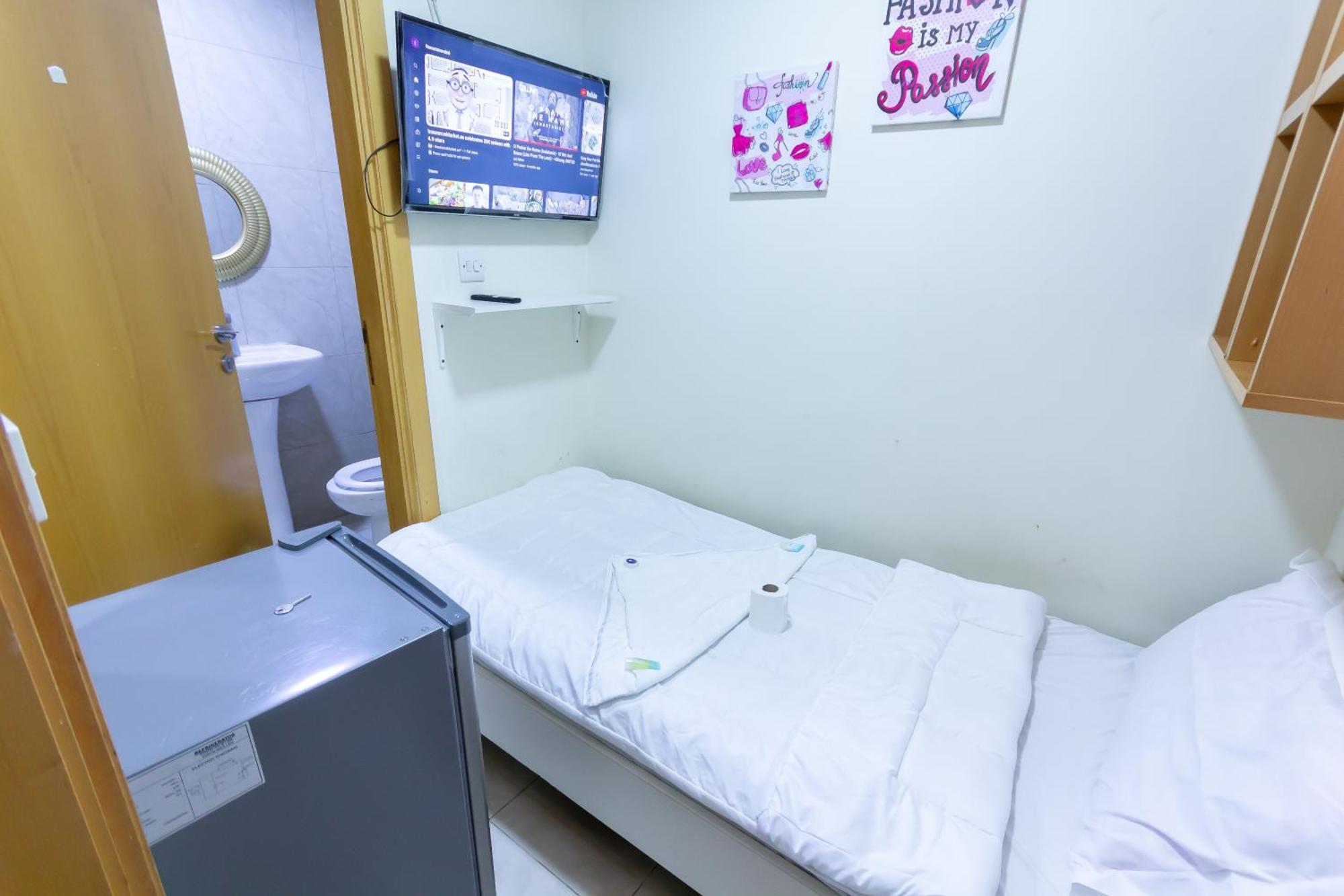 Budget Rooms With Private Bathroom For 'Girls' Only In Dubai, Marina Экстерьер фото