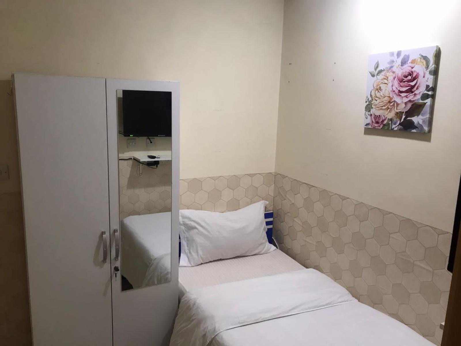 Budget Rooms With Private Bathroom For 'Girls' Only In Dubai, Marina Экстерьер фото
